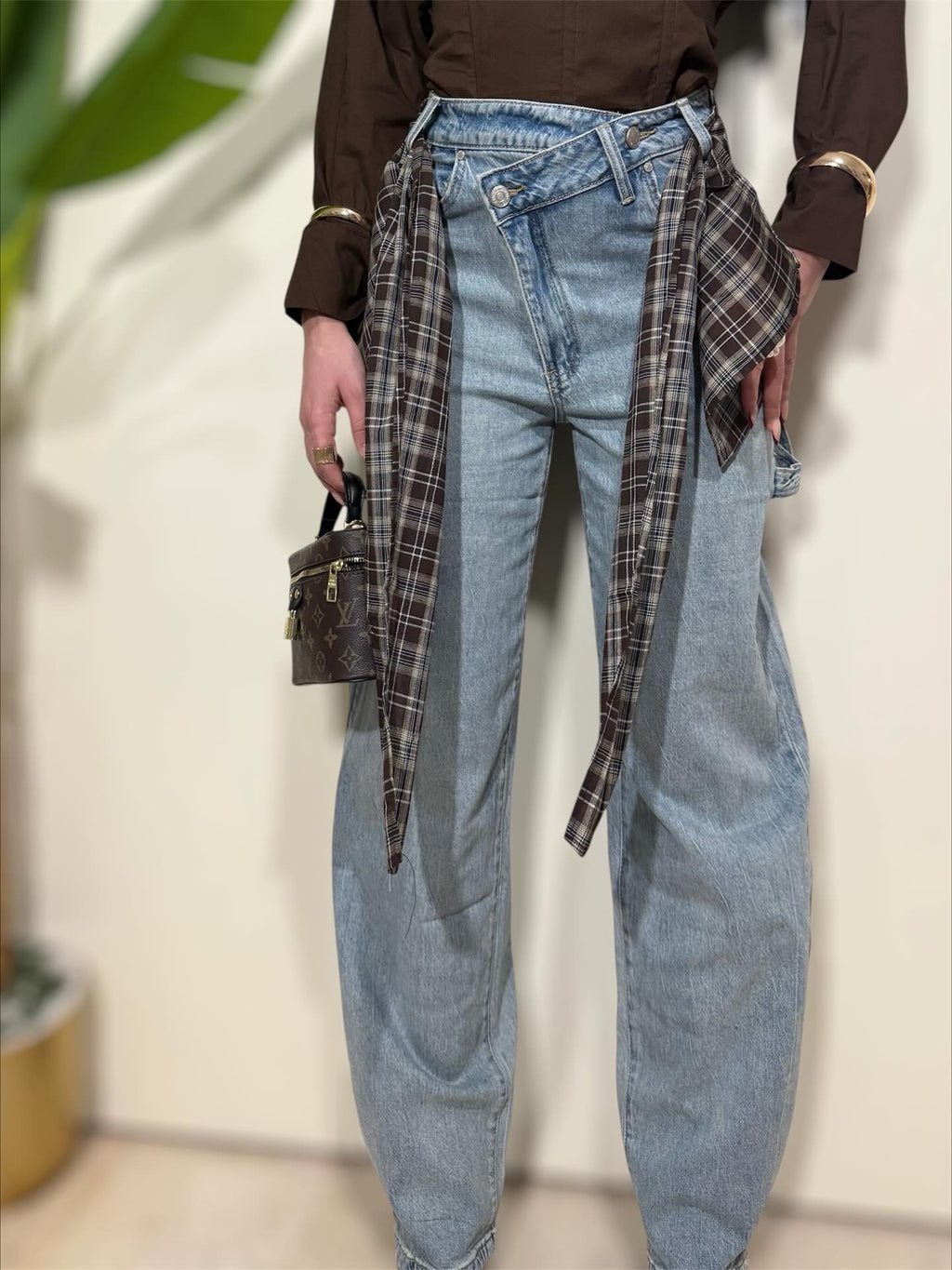 Jeans con foulard quadri