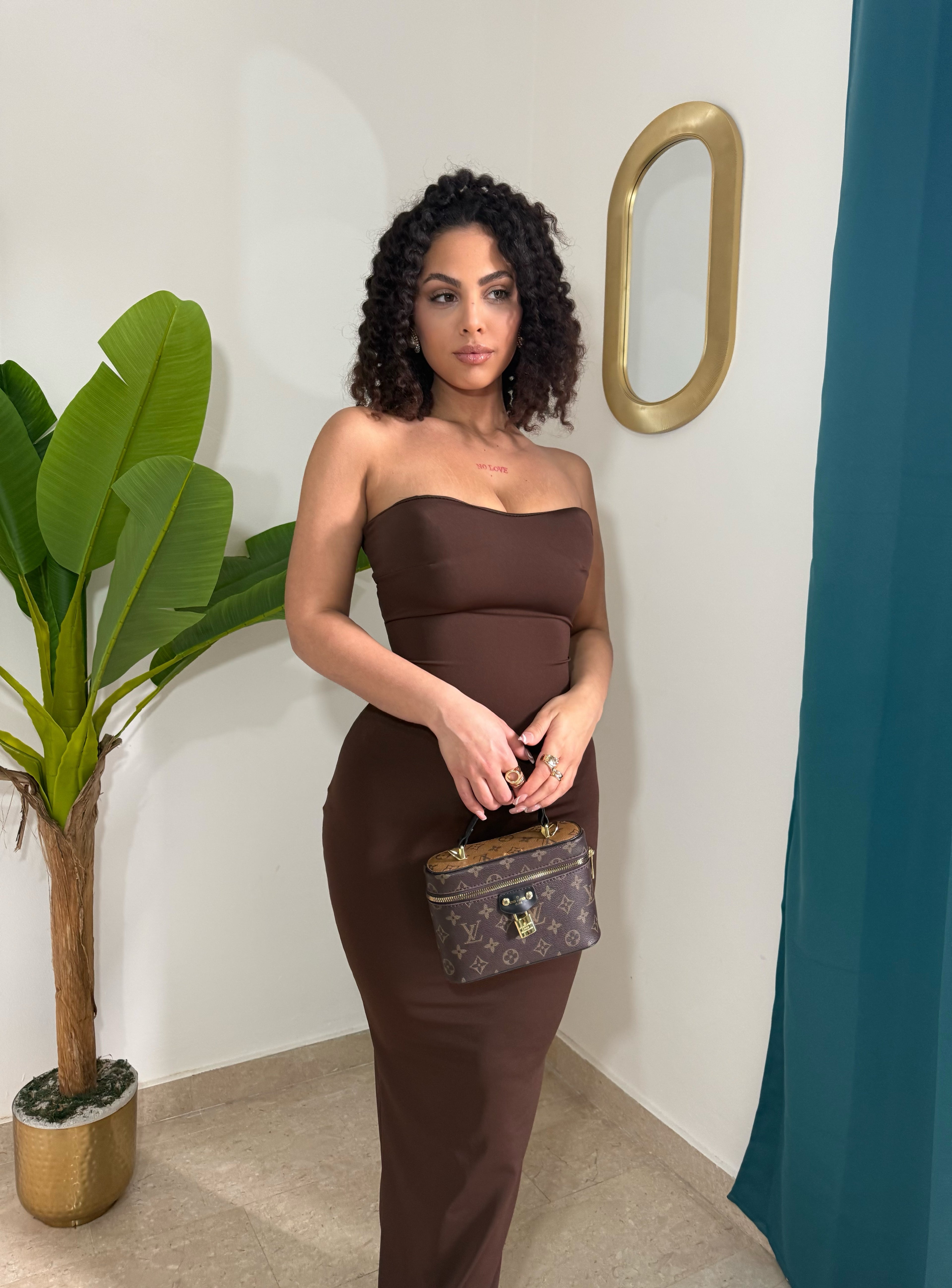 Abito Kim Brown