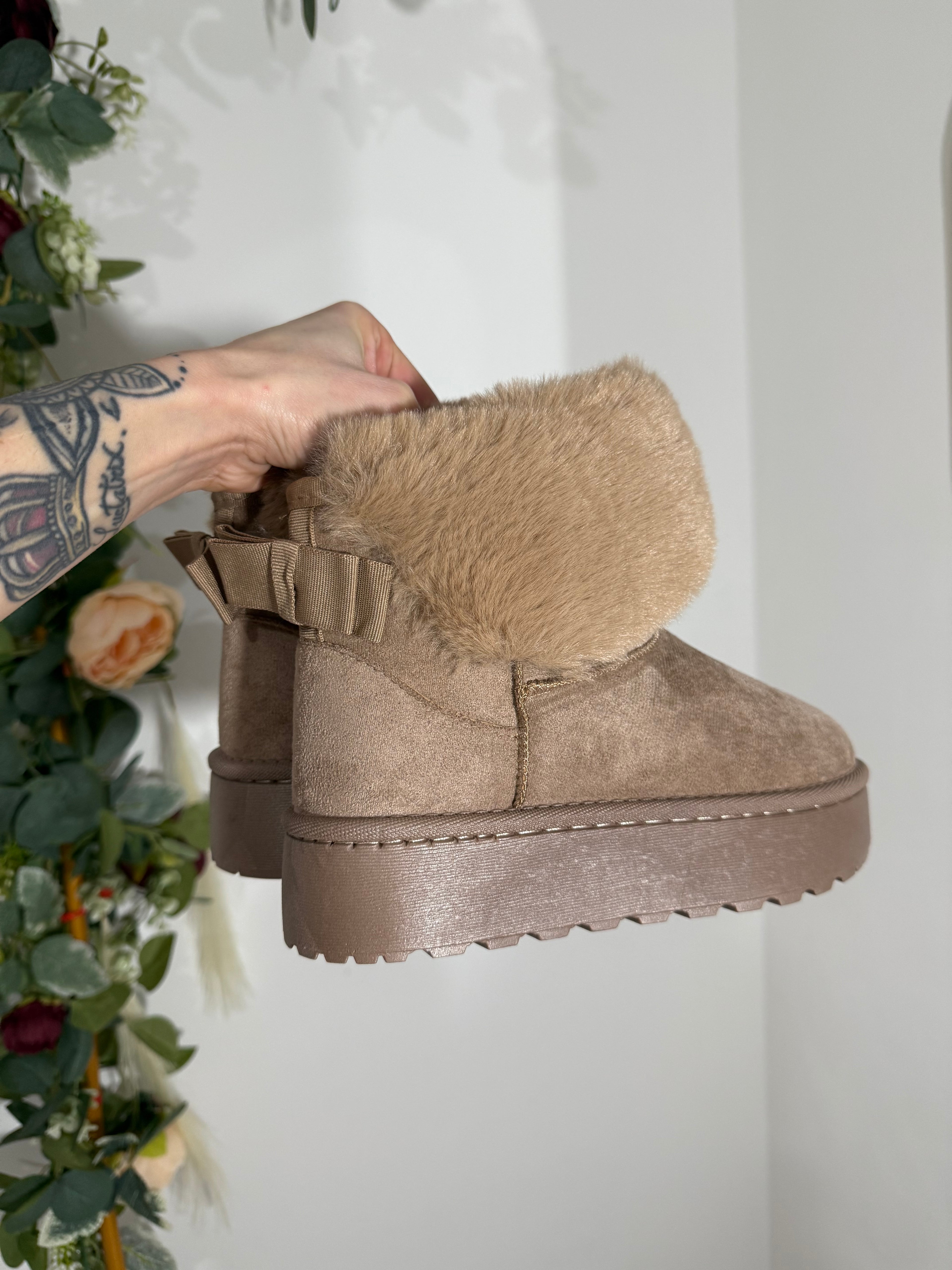Stivaletti modello UGG beige