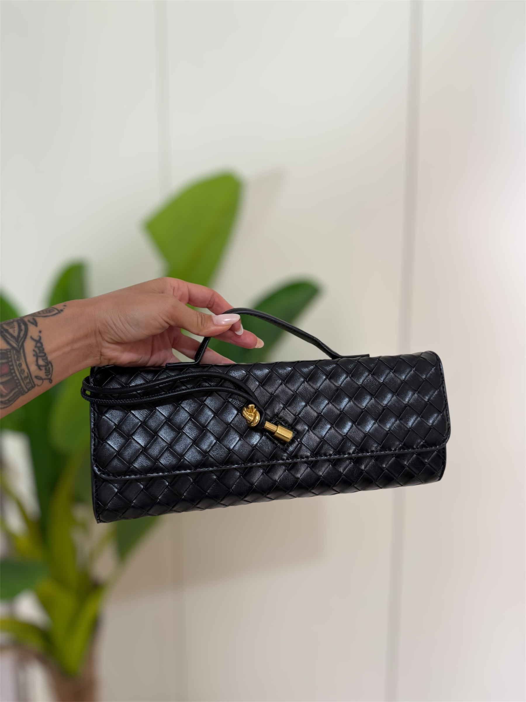 Clutch black